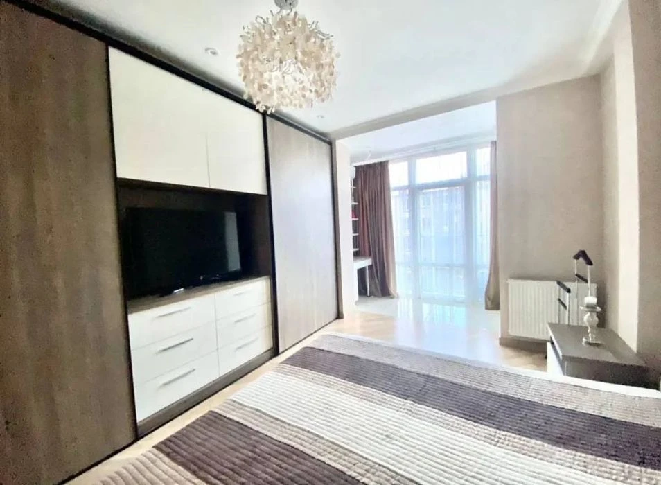 For sale 3-room apartment 104 m² in the residential complex IQ House, V. Mossak St.