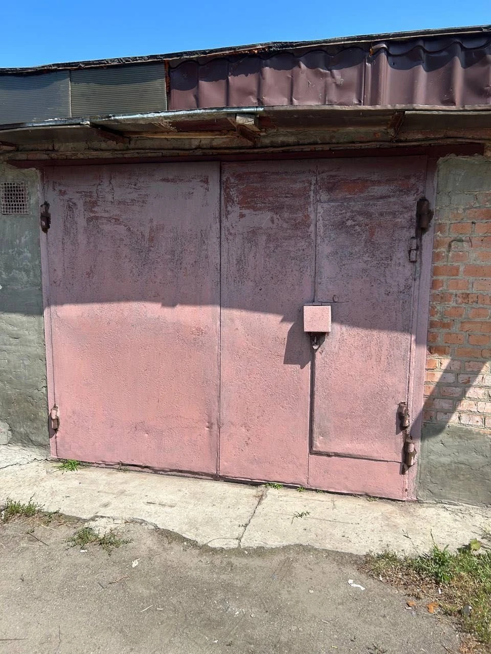 For Sale: Solid Garage