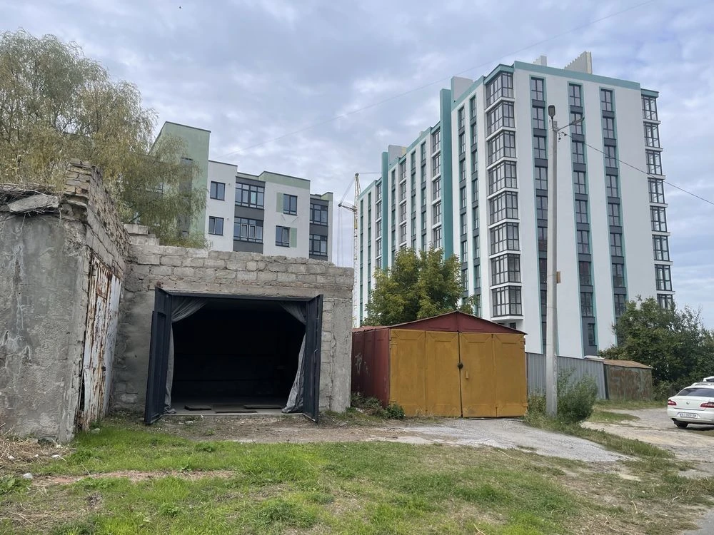 Продается гараж в центре
