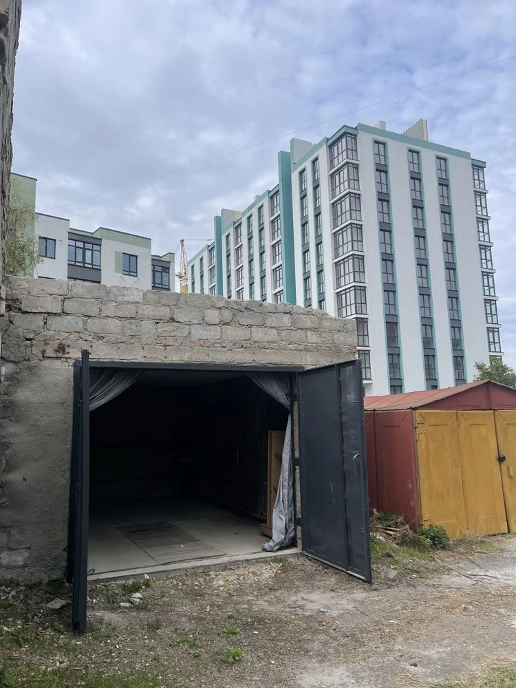 Продается гараж в центре