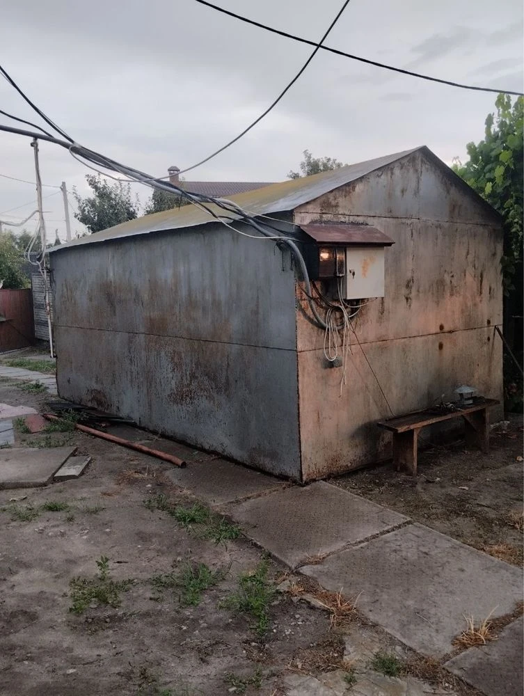Garage.