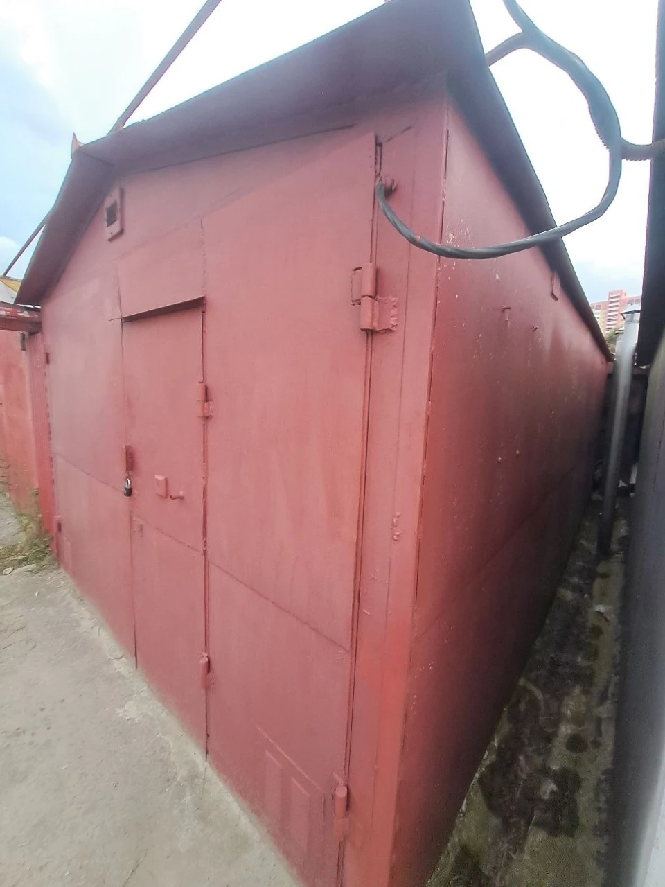 Garage for sale in a garage cooperative with cellar and observation area