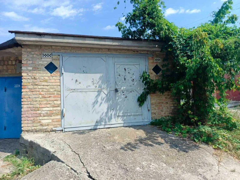 sale of a garage in Vyshorod