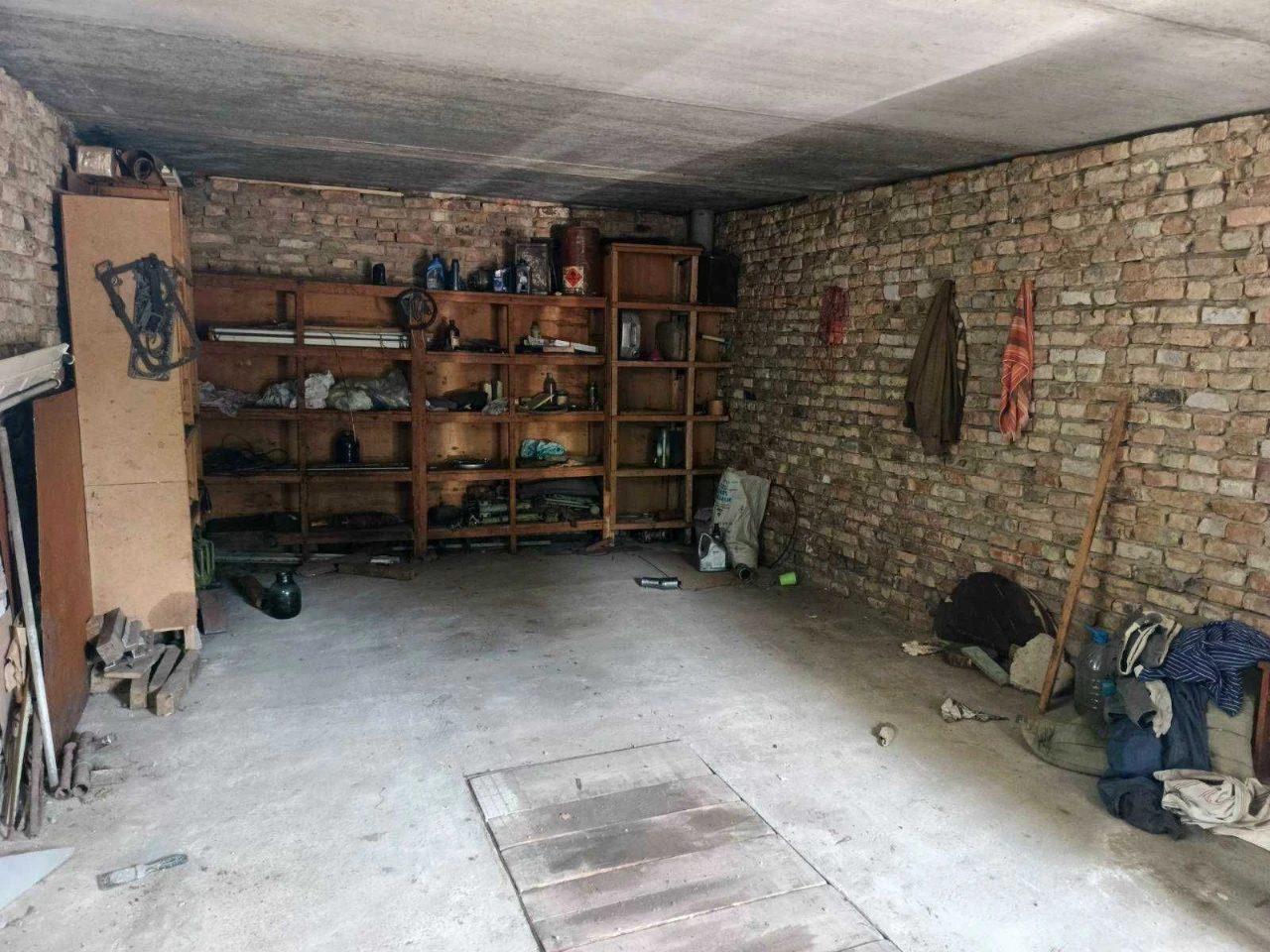 sale of a garage in Vyshorod
