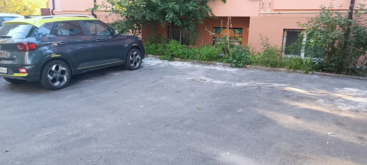 Продаётся участок под гараж