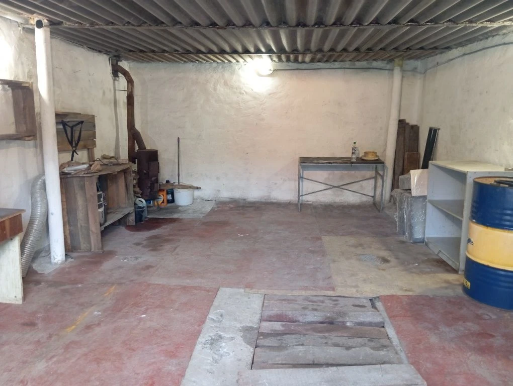 For sale, privatized garage