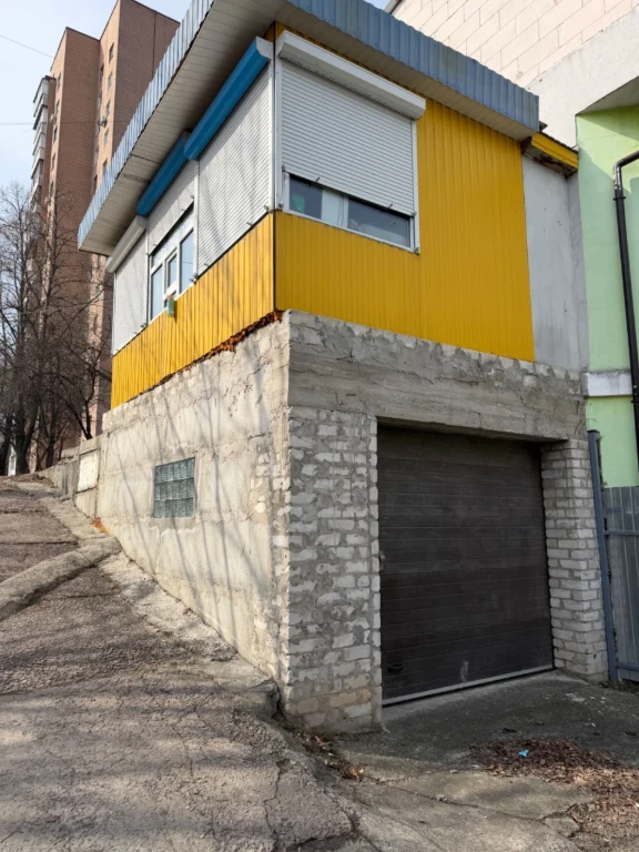 Продается гараж и две земельные участки