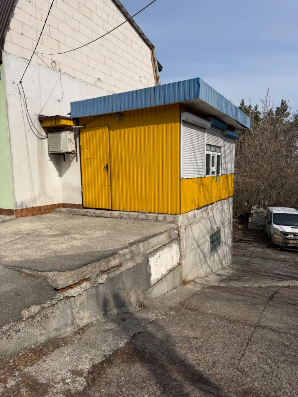 Продается гараж и две земельные участки