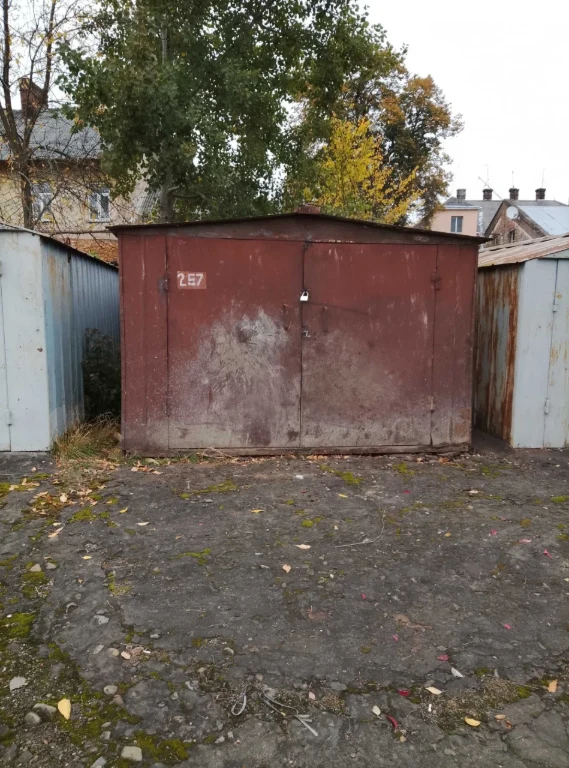 Продам гараж без місця, самовивіз.