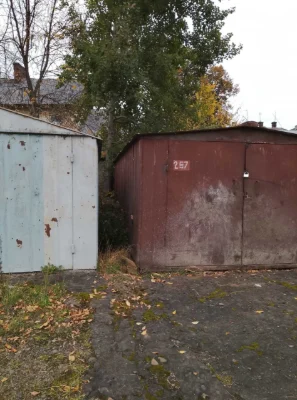 Продається гараж без під'єднання, самостійний вивіз.