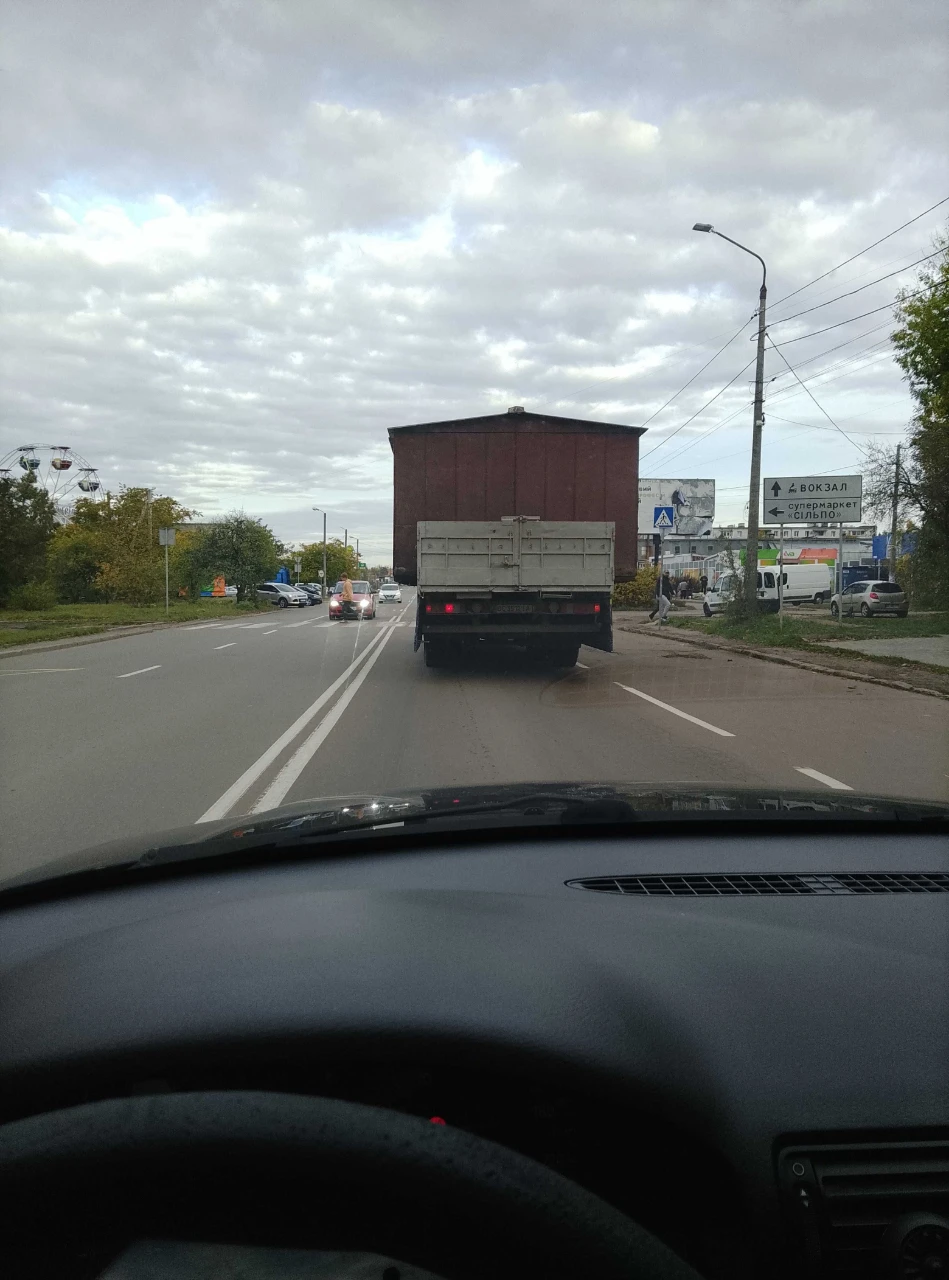 Продається гараж без під'єднання, самостійний вивіз.