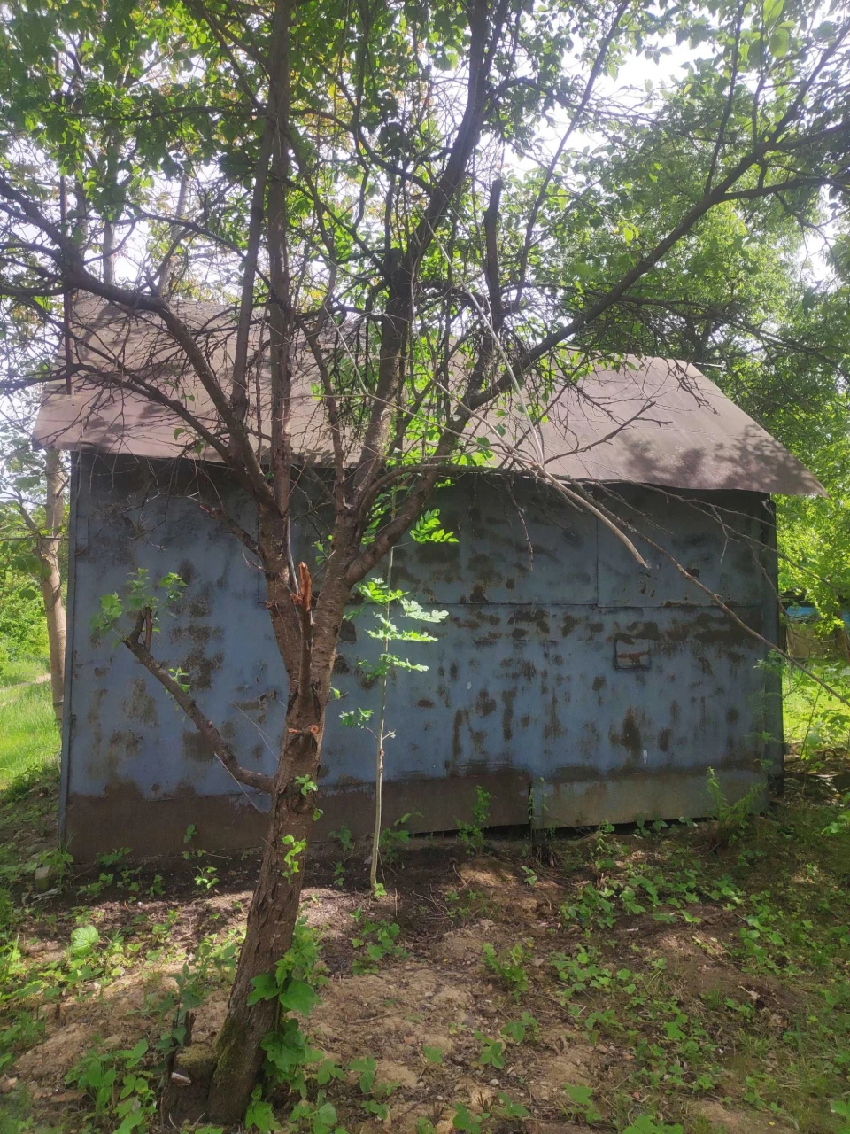 Гараж для автомобілів, майстерня або складське приміщення