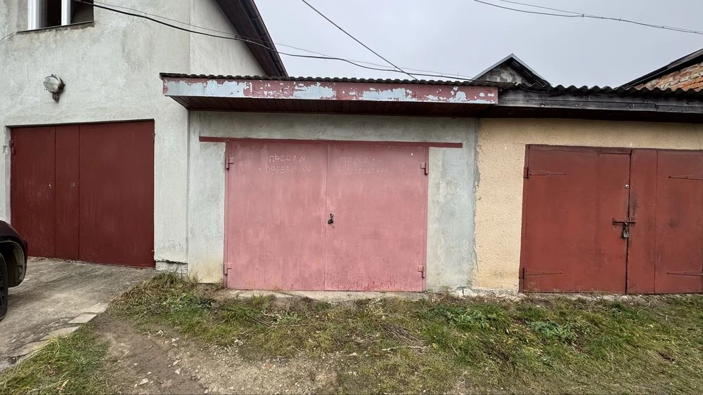 Garage with possibility of extension 2 units