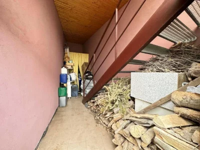 For sale: Exclusive two-story garage