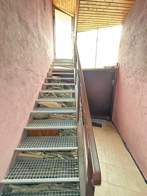 For sale: Exclusive two-story garage