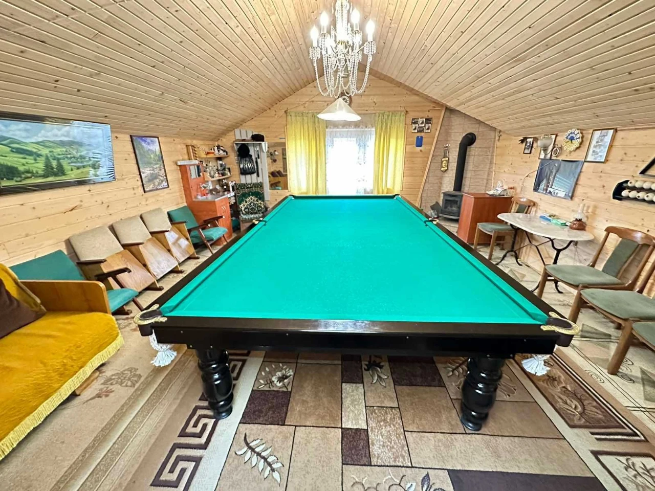 For sale: Exclusive two-story garage
