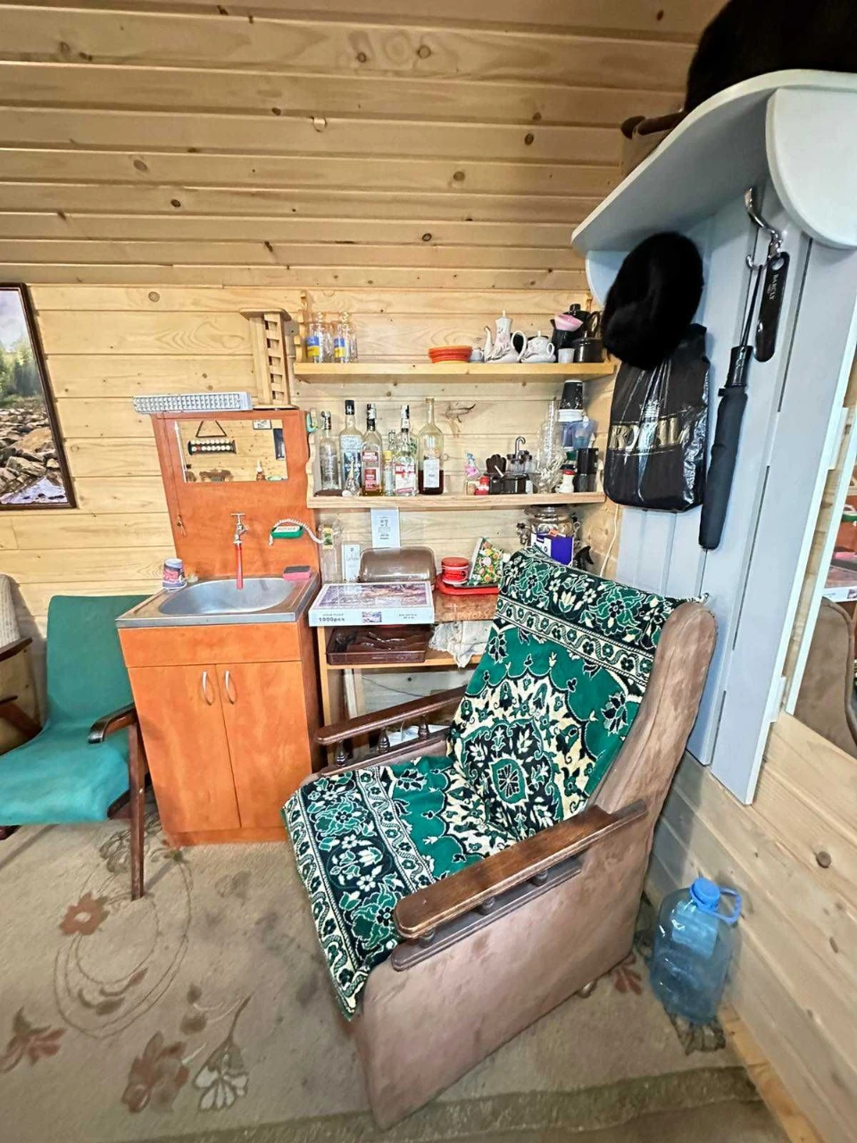 For sale: Exclusive two-story garage