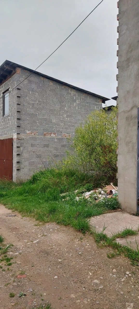 Land with foundation for garage