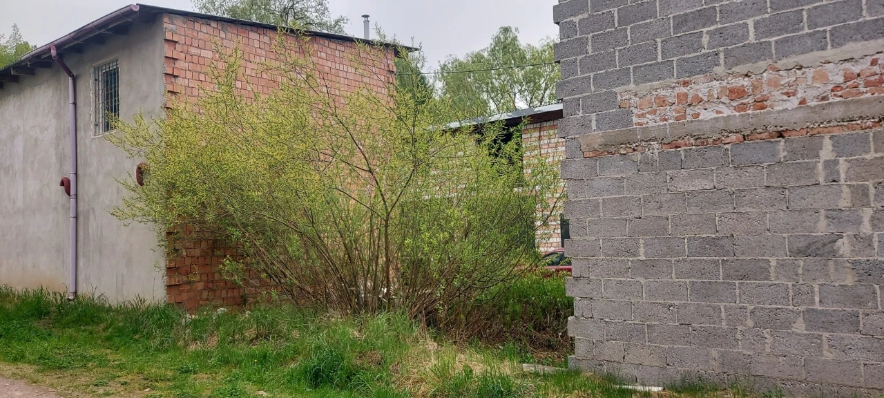 Land with foundation for garage