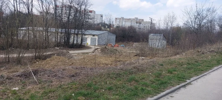 Plot for sale, privatized