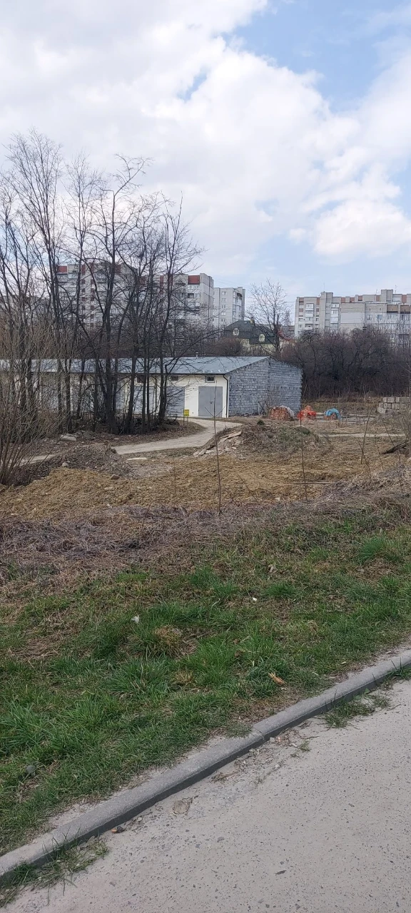 Plot for sale, privatized