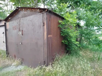For sale: Metal garage