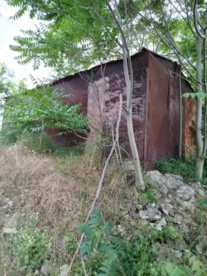 For sale: Metal garage