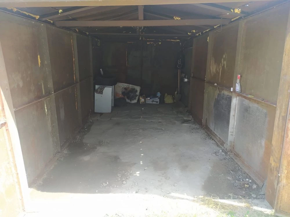 For sale: Metal garage
