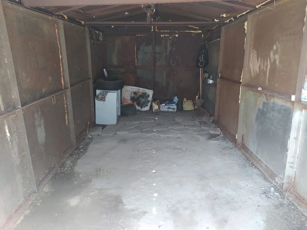 For sale: Metal garage