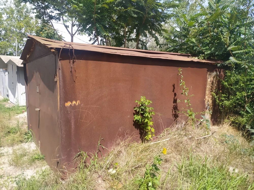 For sale: Metal garage