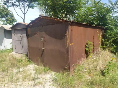 For sale: Metal garage