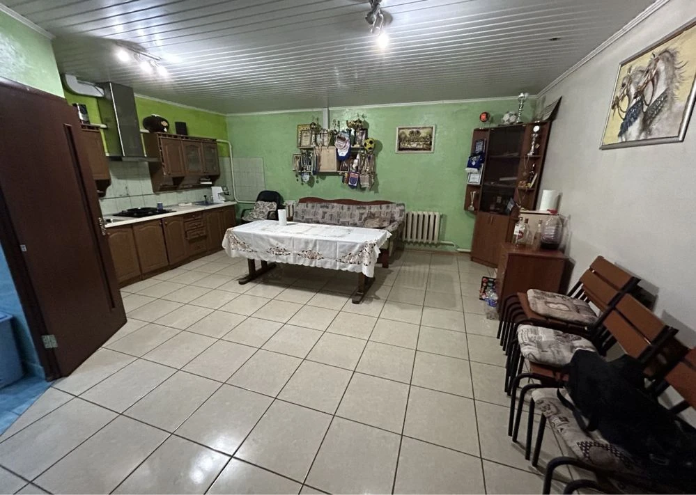 For sale garages with amenities