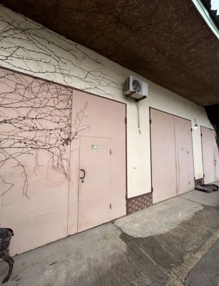 For sale garages with amenities