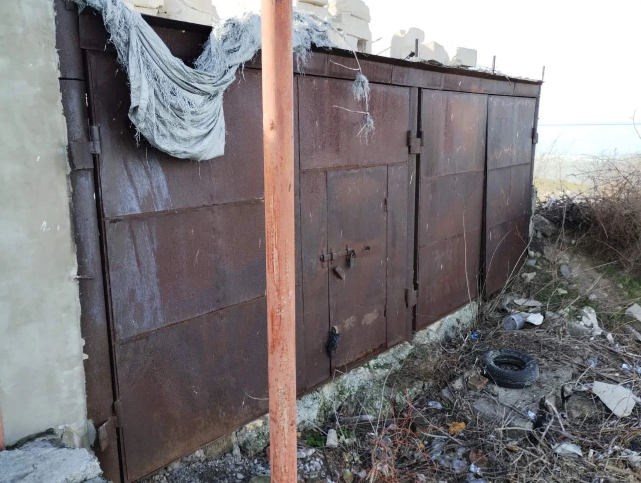 Garage for sale on a canal!