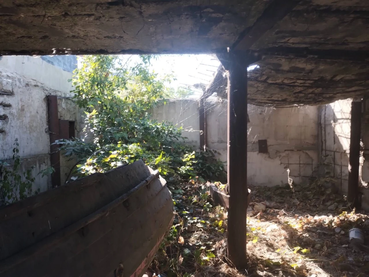 Garage for sale on a canal!