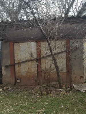 For sale: Small garage