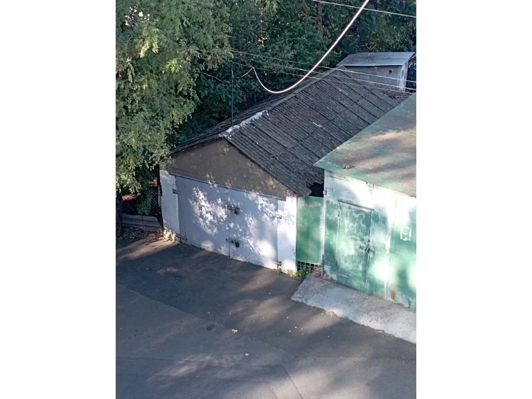 For sale garage urgently