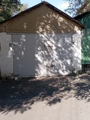 For sale garage urgently