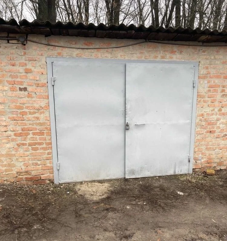 Garage for sale in the town of Grebinka
