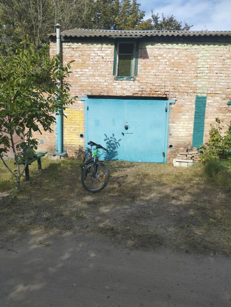 Продам двохповерховий гараж