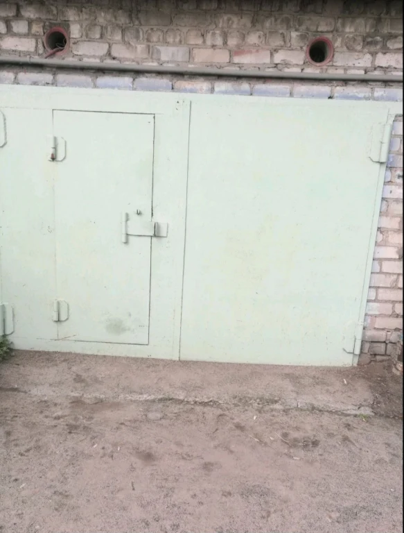 Гараж біля пожарної частини