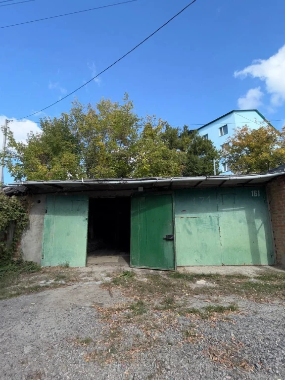 Продам 2 спарині гаражі р.Військове містечко