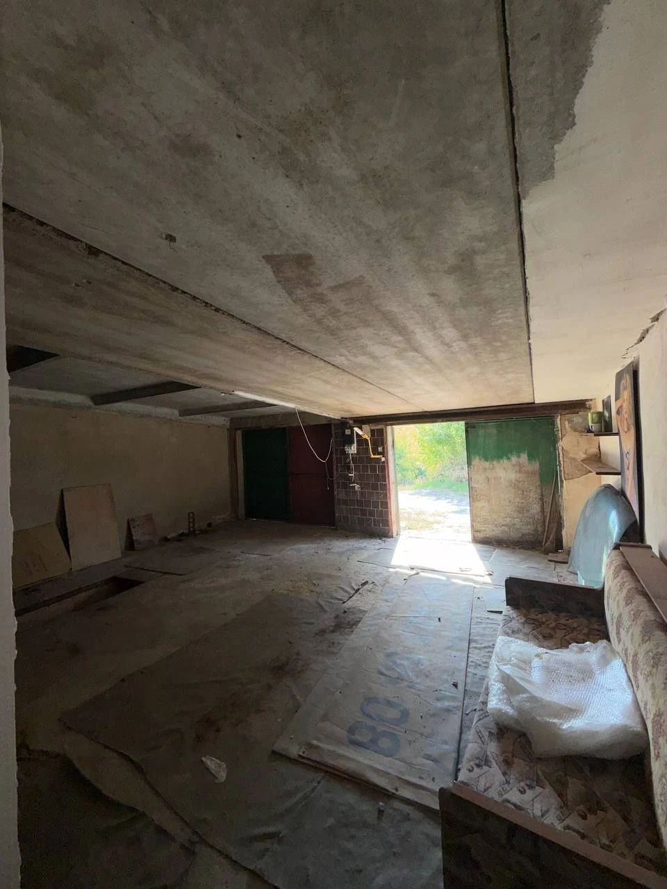 Two Garages for Sale in the Military Town Area