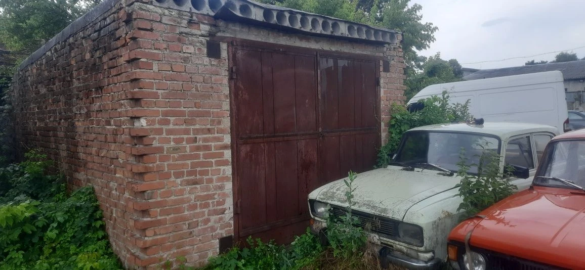 Garage in the city center