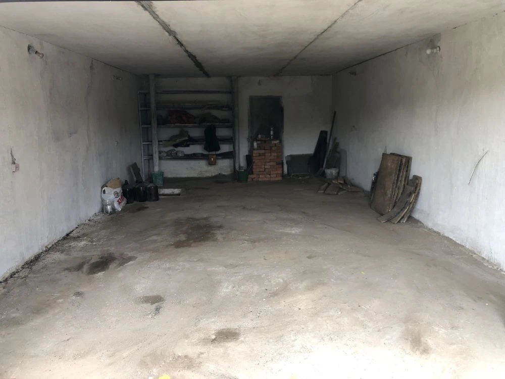 Garage in Dubi area.