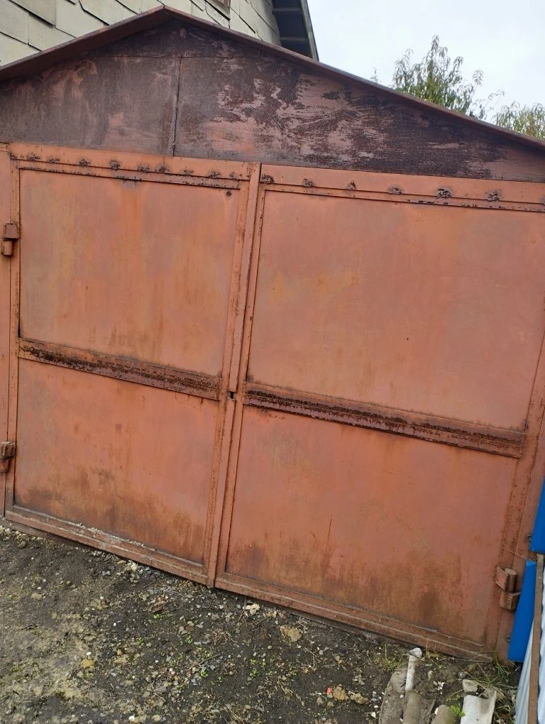 Garage for sale, 5.3x3.3 meters.