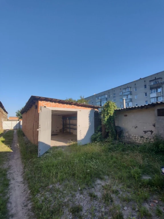 Garage for Sale in Dachne