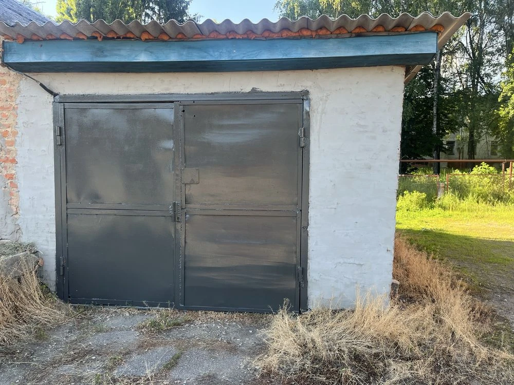 For sale: Garage. In the center of the city of Putivl!