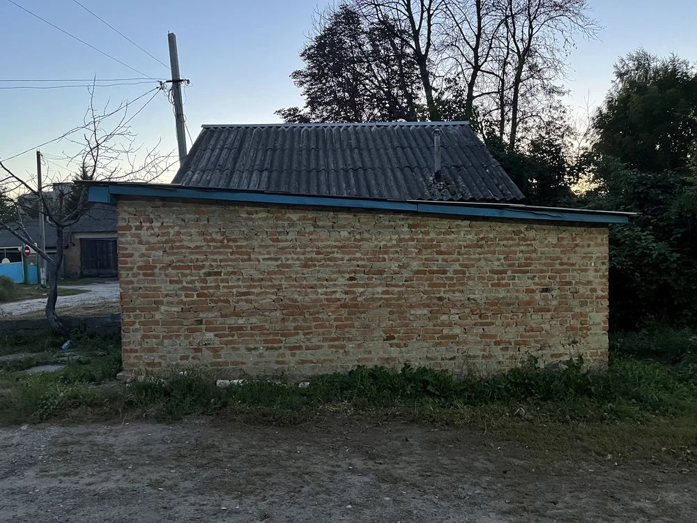 For sale: Garage. In the center of the city of Putivl!