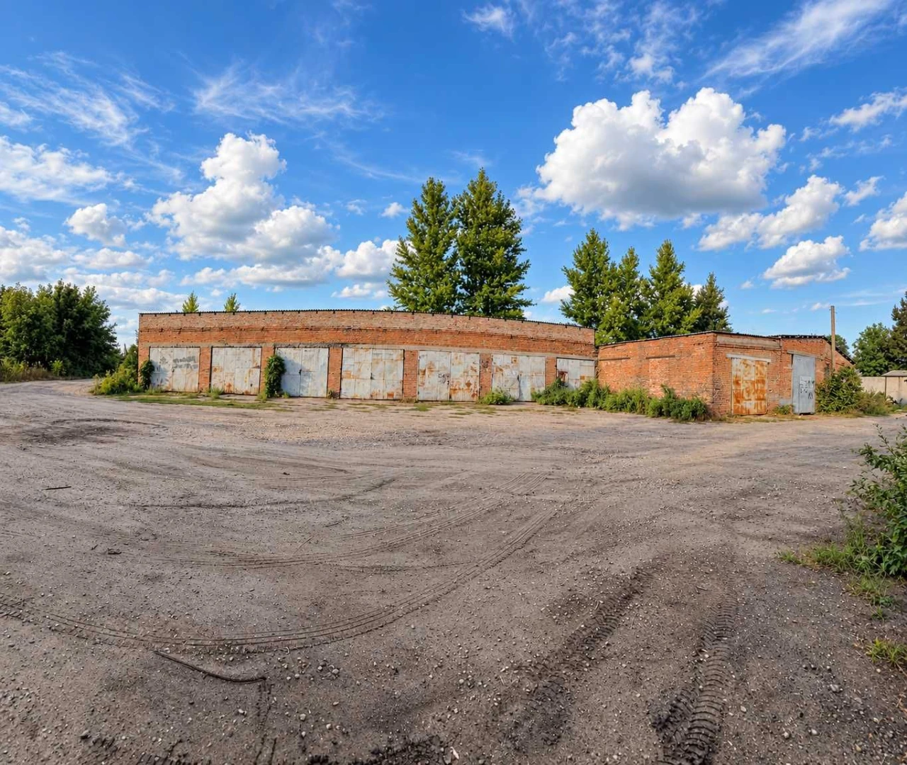 For Sale: 15 Garages, 567 sq m - Romny